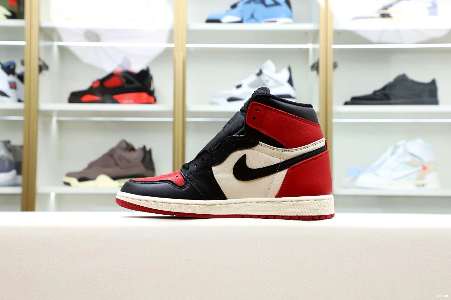 TOE' JORDAN 1 OG AIR RETRO 'BRED HIGH 0204